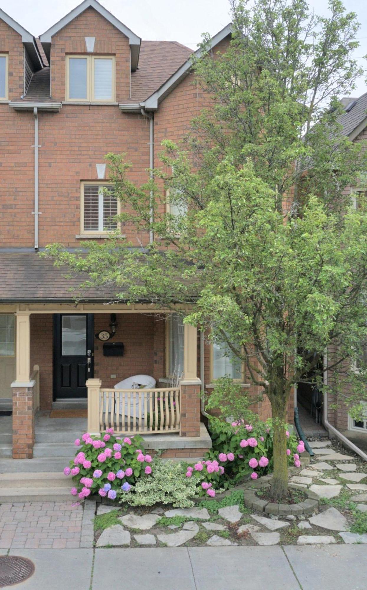 Welcome Home! Acores Bed & Breakfast Торонто Экстерьер фото
