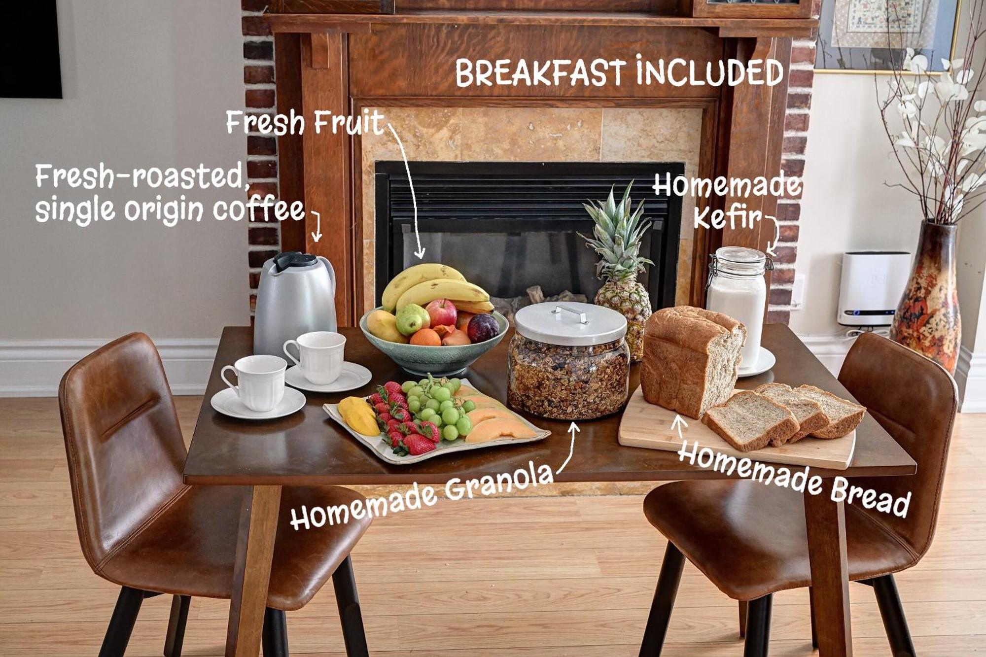 Welcome Home! Acores Bed & Breakfast Торонто Экстерьер фото